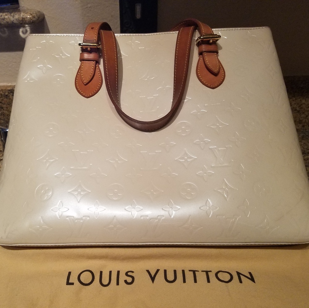 LV Brentwood Cream color